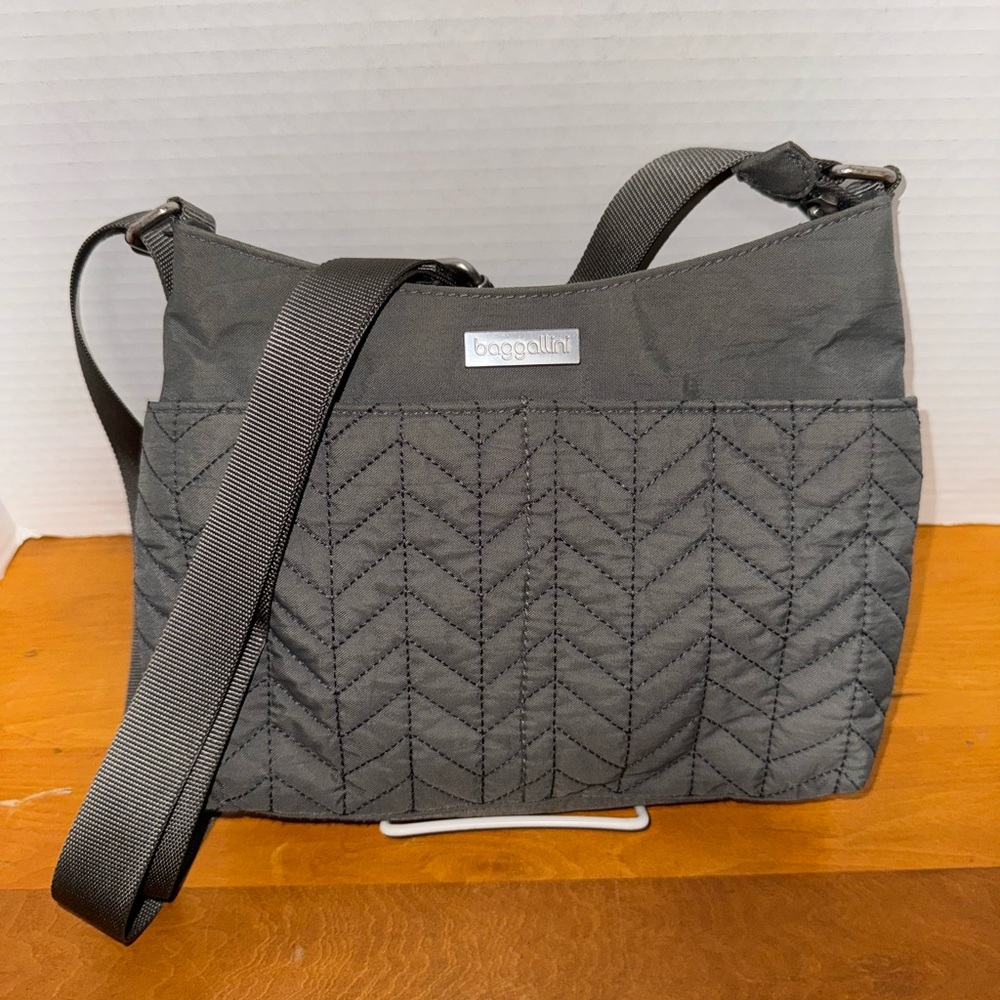 Baggallini Crossbody Small Purse Gray Quilted